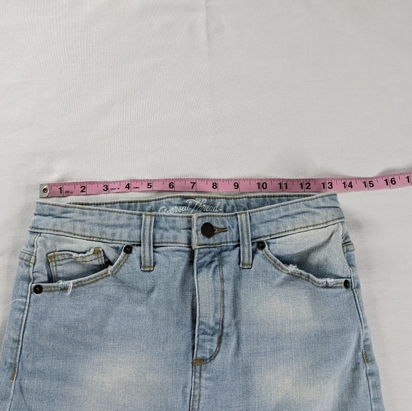 Retro Light Wash Raw Hem Low Rise Mini Skirt - Picture 7 of 7